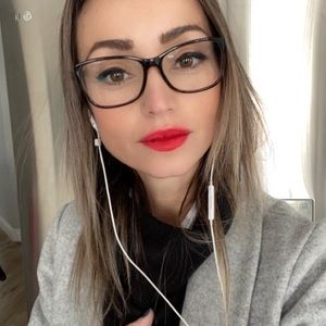 Meet your Posher, Joan-lee